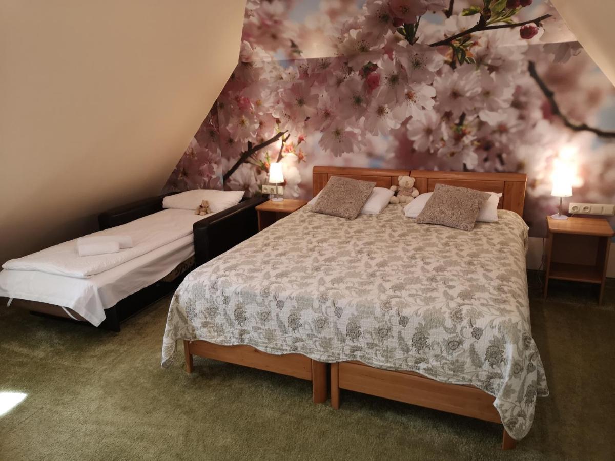 Hotel Senlici เยลกาวา ภายนอก รูปภาพ