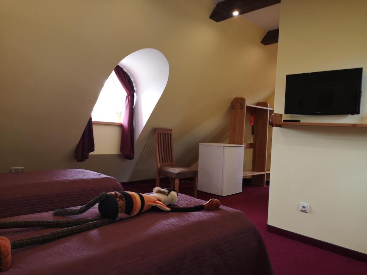 Hotel Senlici เยลกาวา ภายนอก รูปภาพ
