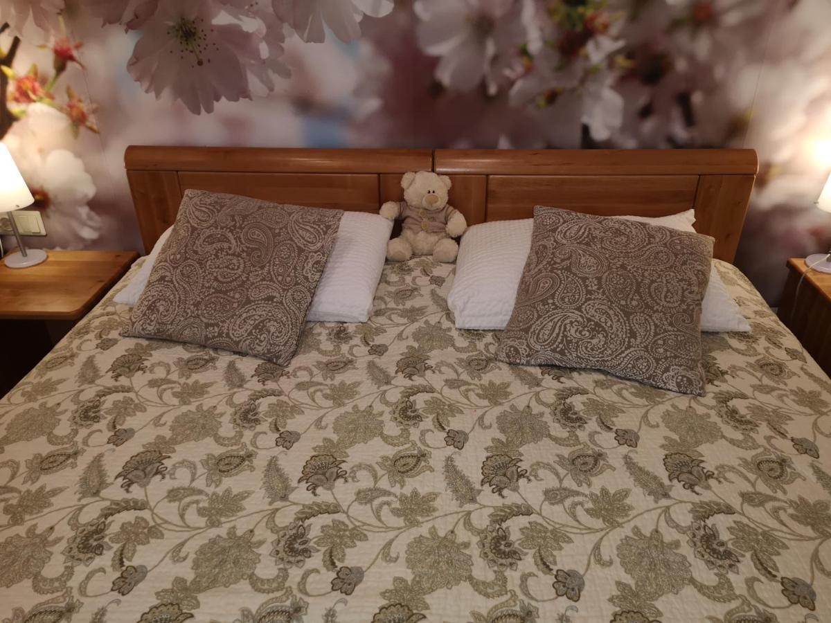 Hotel Senlici เยลกาวา ภายนอก รูปภาพ