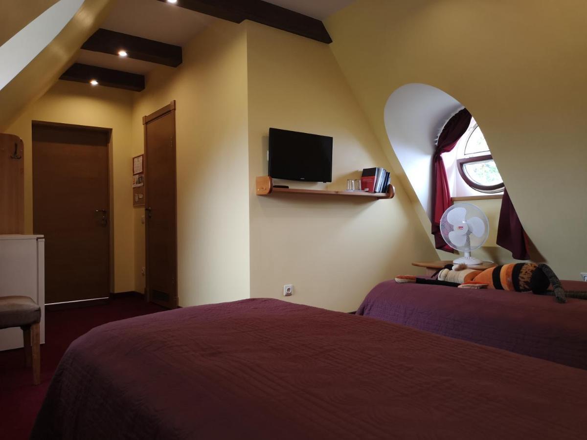Hotel Senlici เยลกาวา ภายนอก รูปภาพ